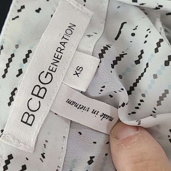 BCBG White Dress With Dash Print And Peekaboo Back Detail Size XS - Picture 13 of 14